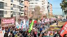 Imagen de La marcha de ATEN capital llegó al Poder Judicial de Neuquén por el veredicto del caso Aguada San Roque