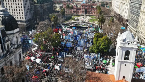 Duras críticas a Javier Milei en la marcha por San Cayetano en Buenos Aires: «Deshumanizante»