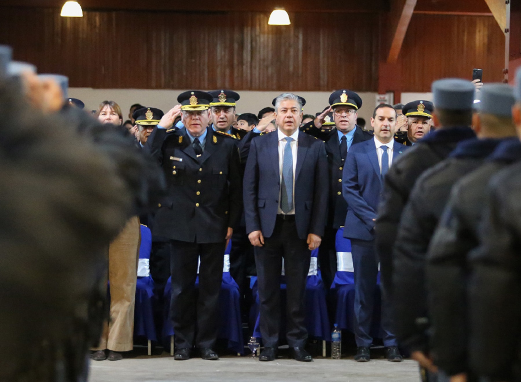 El gobernador Rolando Figueroa encabezó el acto de egreso de 207 agentes de Policía en Neuquén. Foto gentileza. 