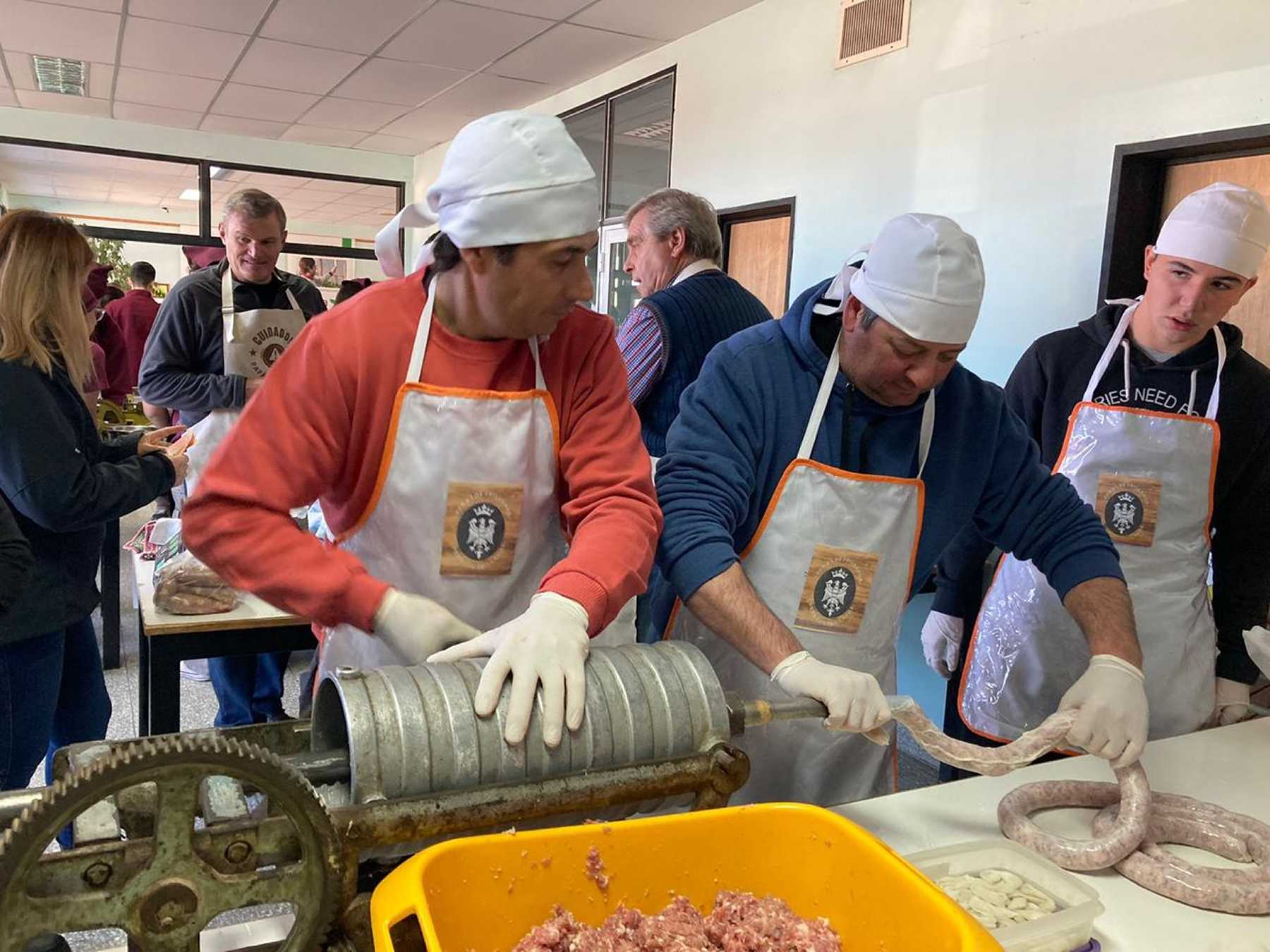 Nueve peñas se reunen en la Escuela Agraria de Regina para celebrar la Fiesta del Chorizo Casero. Foto: gentileza. 