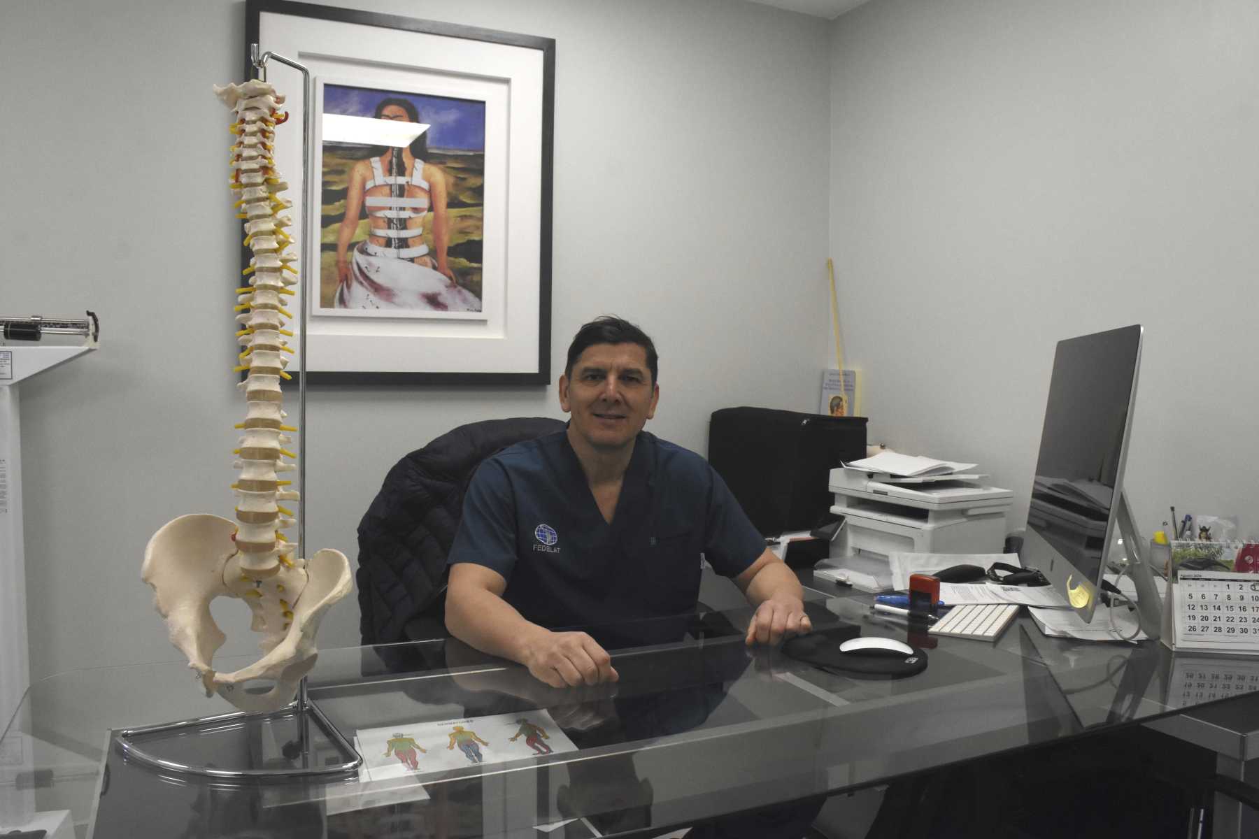 Jorge Hermosilla, médico que ayudó a erradicar el dolor de una paciente de 75 años. Foto: Alejandro Carnevale. 