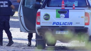 Violento robo a un jubilado en Cervantes: tras taparle la cabeza y atarlo, escaparon en su auto