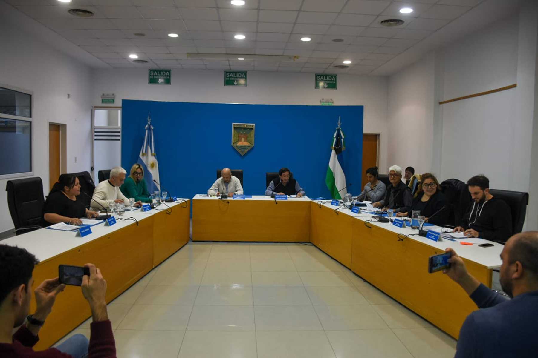 La votación de esta mañana terminó 5 a 3. Los oficialistas que se opusieron recordaron que en enero ya se había rechazado la Ley Bases. (Foto: Juan Thomes)