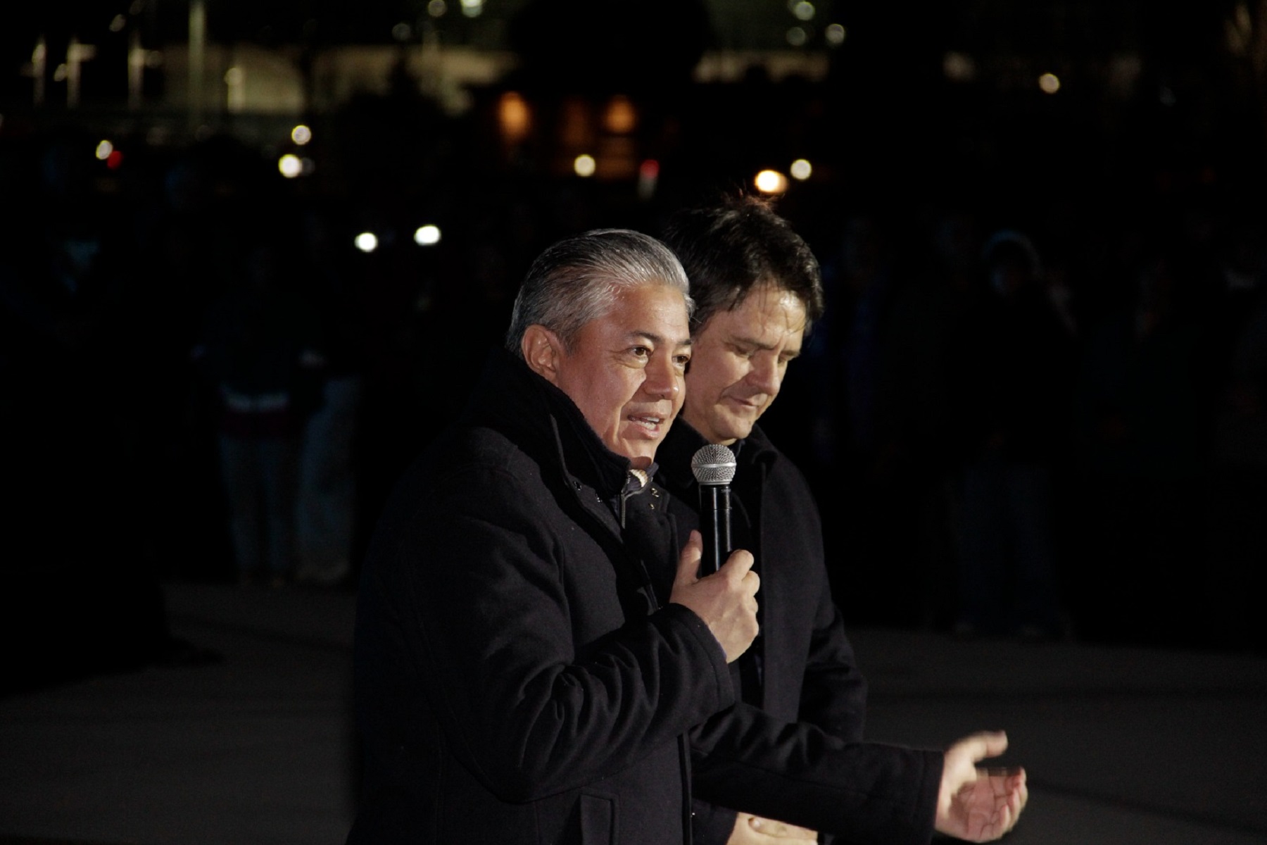 Rolando Figueroa junto a Mariano Gaido en la inauguración del centro de convenciones Domuyo. Foto: Oscar Livera.