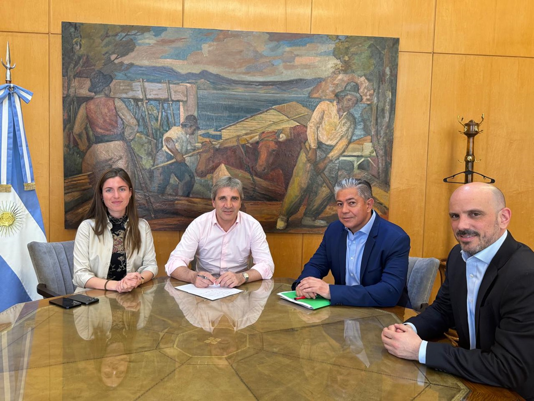 Rolando Figueroa se reunió el martes con el ministro de Economía de Nación, Luis Caputo. Foto: gentileza.