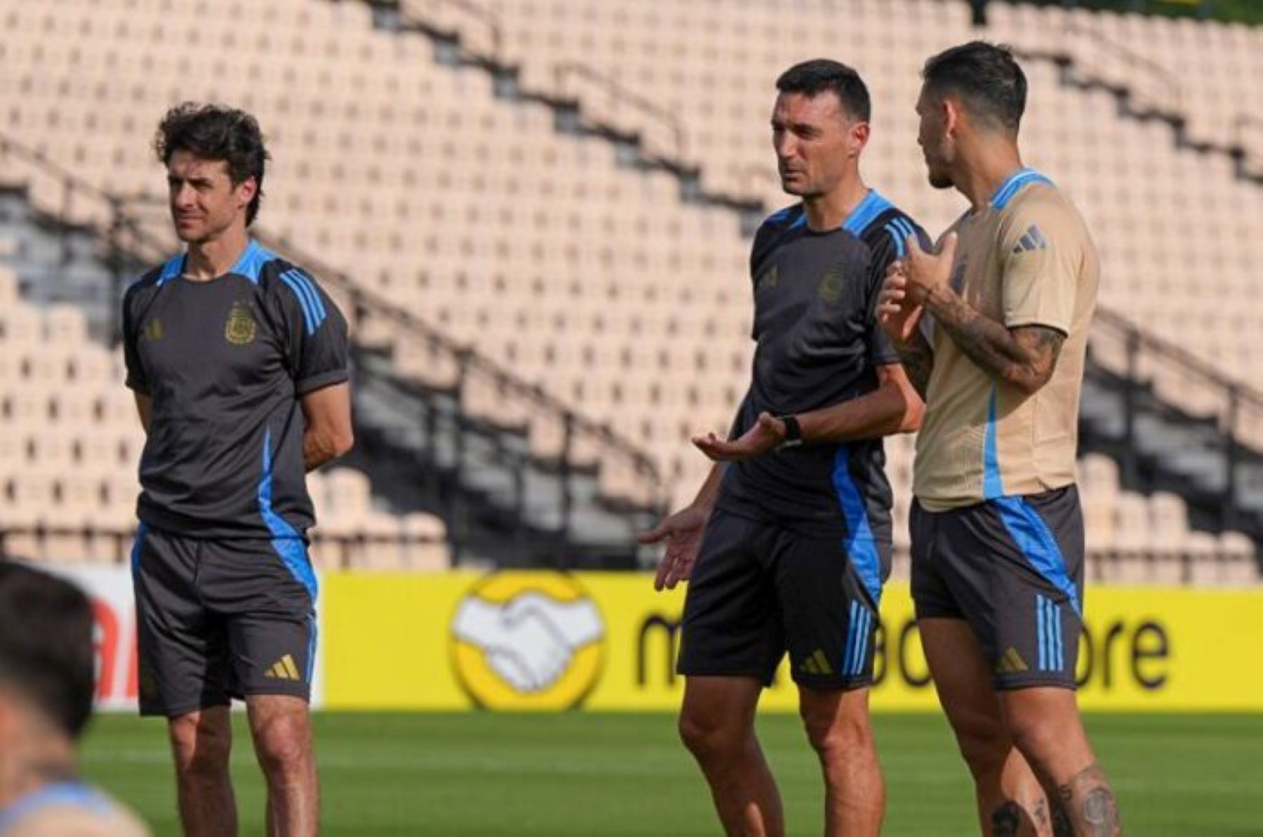 Aimar, Scaloni y Paredes, listos para volver al ruedo en las Eliminatorias. (Archivo)