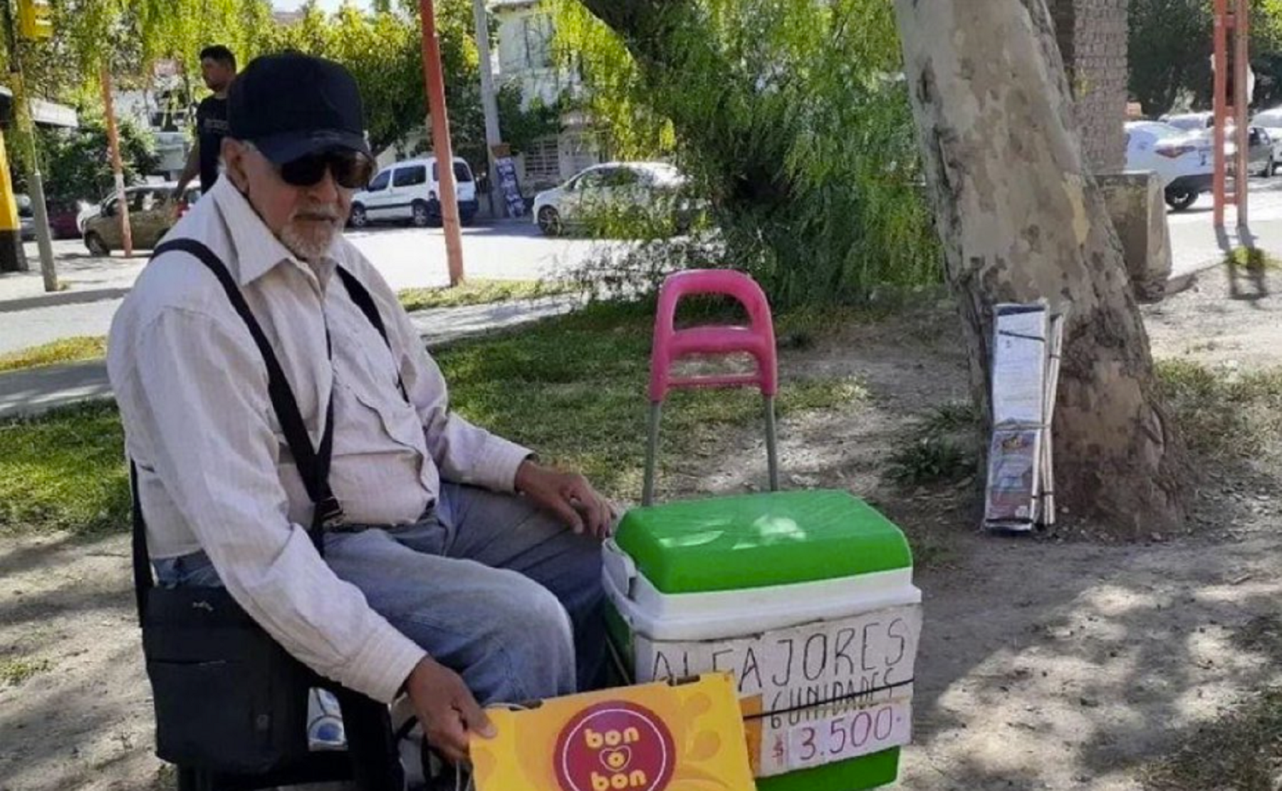 Murió un reconocido vendedor de golosinas en Cipolletti que aseguran tenía causas en su contra. Foto: gentileza Miguel Parra.