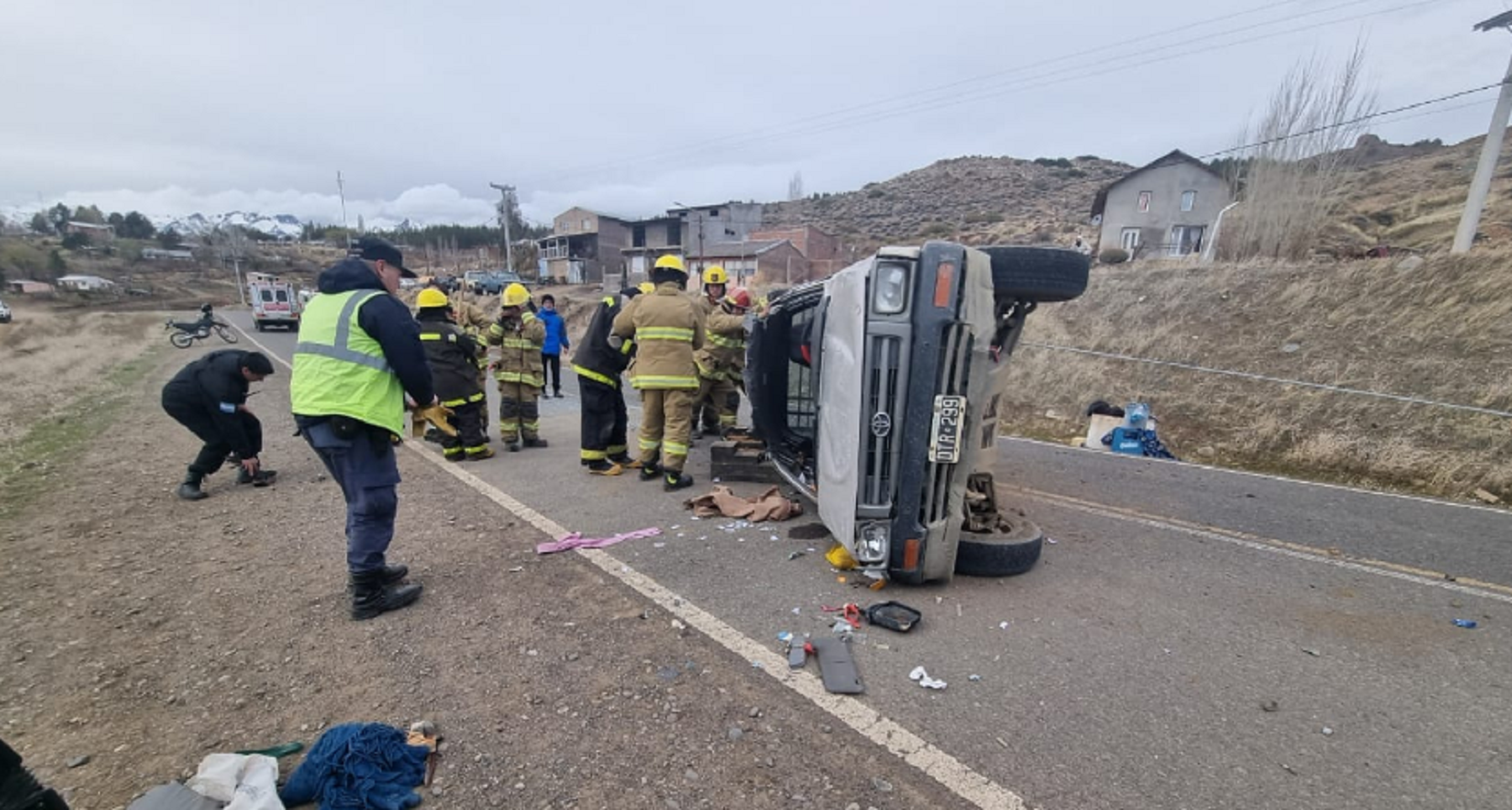 Fuerte vuelco sobre la ruta 43 en Andacollo. Foto: gentileza Radio Chos Malal 102.1