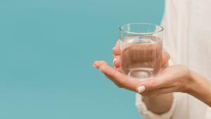 Tomar agua en ayunas es bueno para la salud: descubrí la cantidad ideal y los beneficios