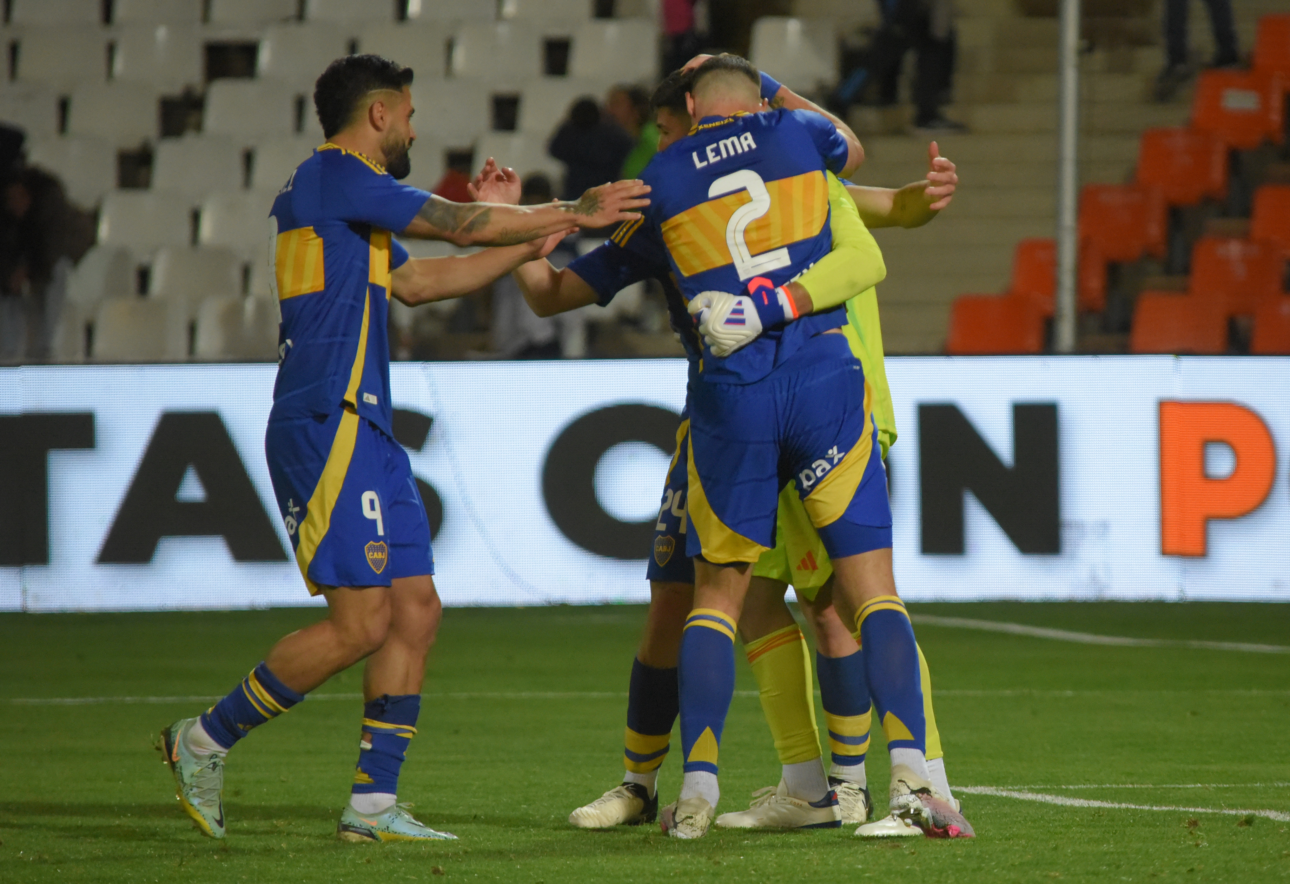 Boca festejó en los penales y le ganó a Talleres 8-7 para meterse en cuartos de la Copa Argentina. 