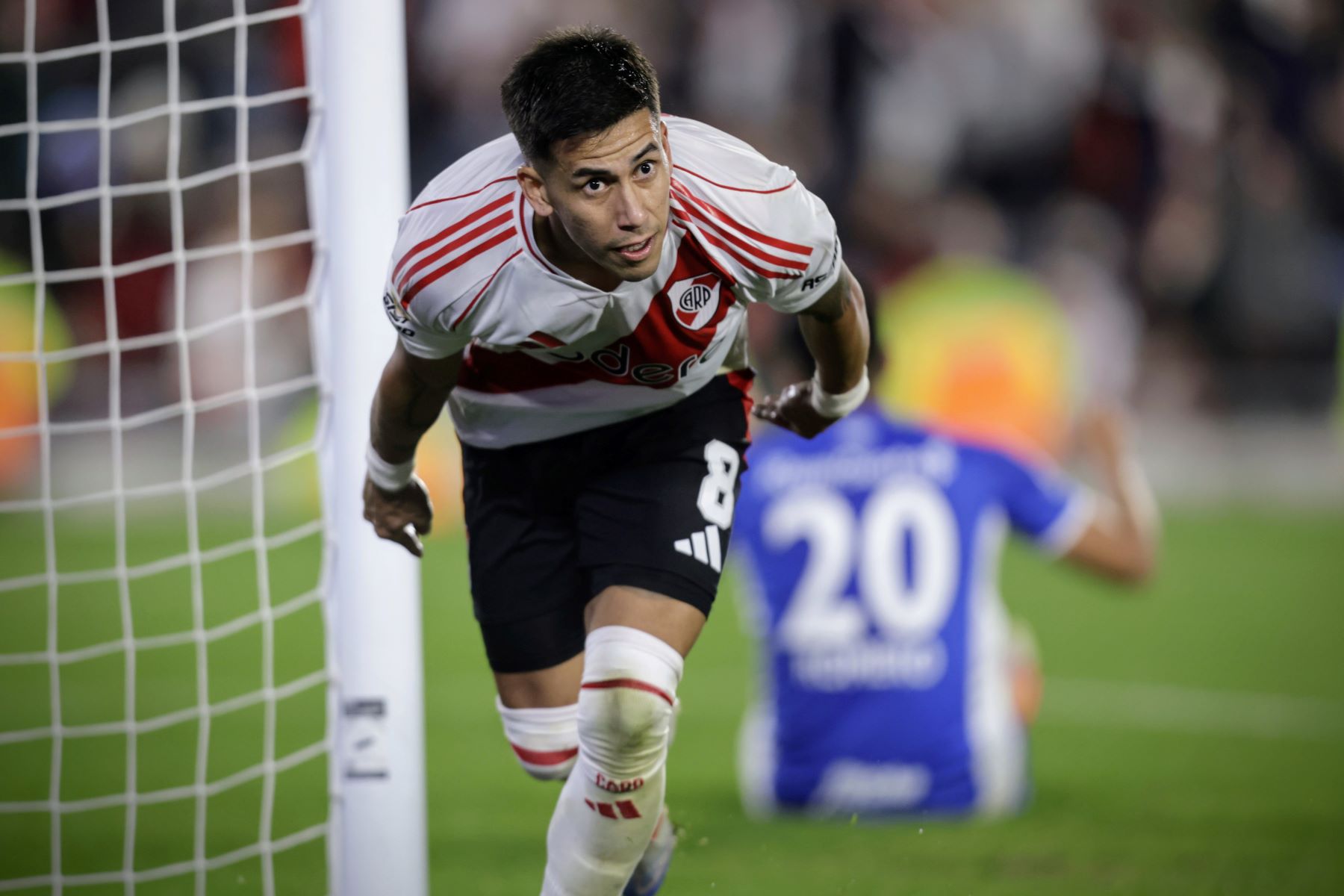 Maxi Meza anotó el tercero y liquidó la historia en el Monumental. (FBaires) 