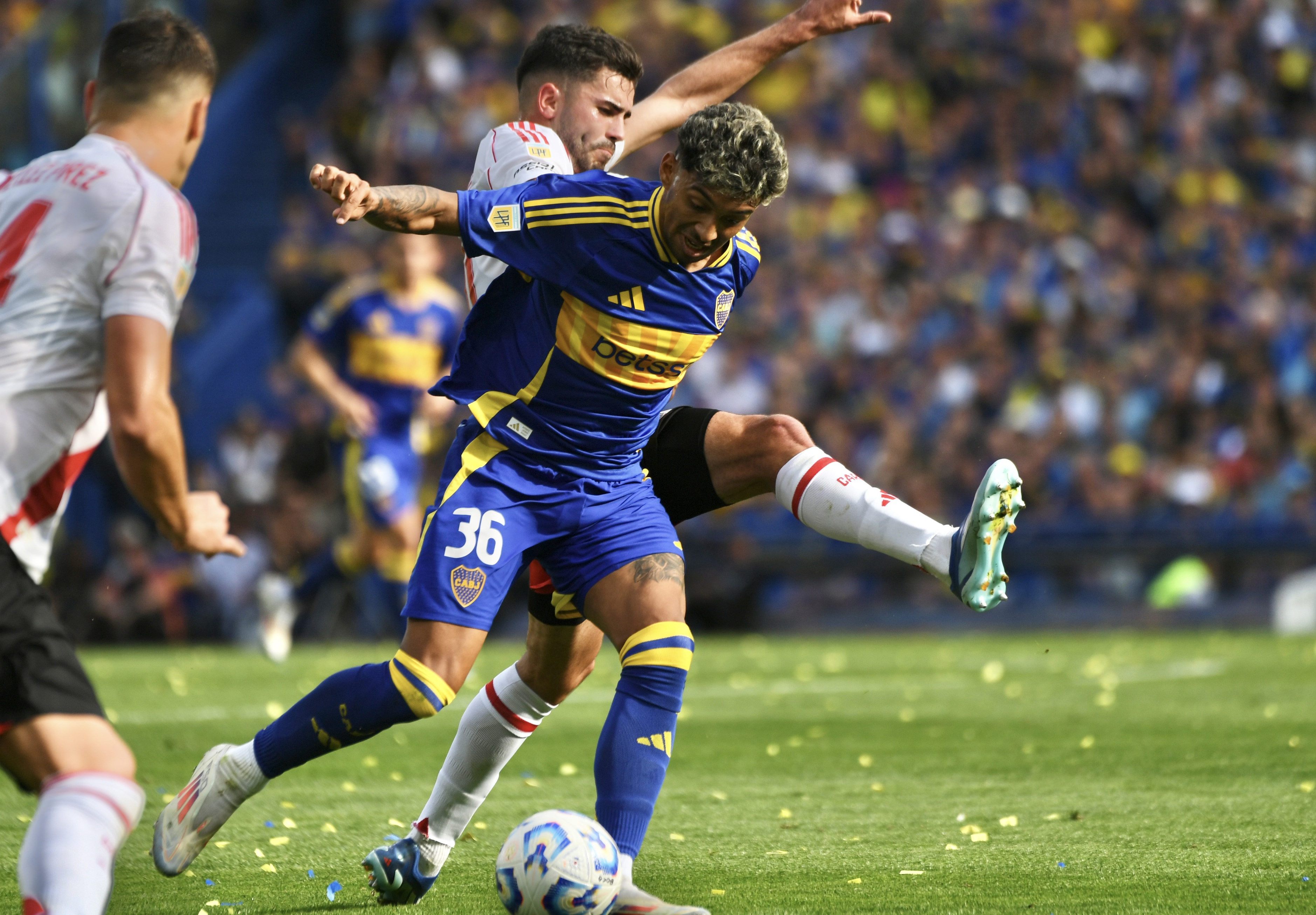 Cristian Medina, uno de los titulares que se mantiene en el Xeneize tras la derrota en el Superclásico. Fotobaires.