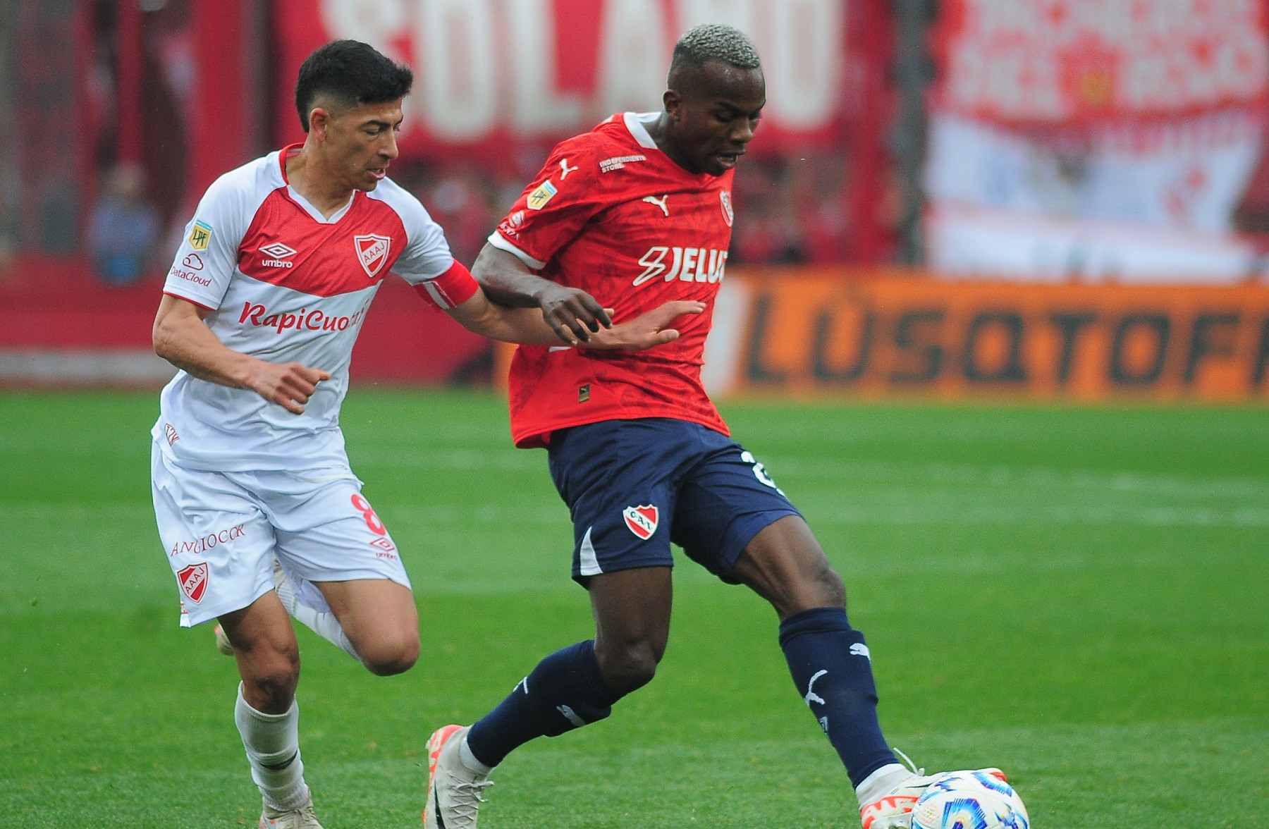 Jhonny Quiñóñez rompió en llanto tras ser reemplazado en Independiente. Foto: FBaires.