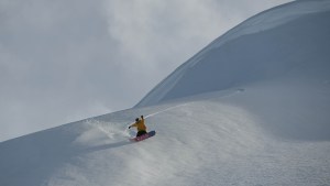 Una travesía inolvidable entre la nieve en un destino inexplorado de la Cordillera