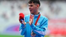 Imagen de ¡Media docena de medallas en París!: Alexis Chávez ganó bronce en los 400 metros de los Paralímpicos