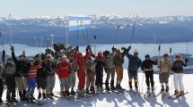 Imagen de Con equipos de época, los pioneros del esquí se lucieron en el cerro Catedral