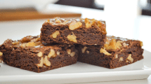 Imagen de Celebrá el Día del Chocolate con este brownie extra húmedo con nueces