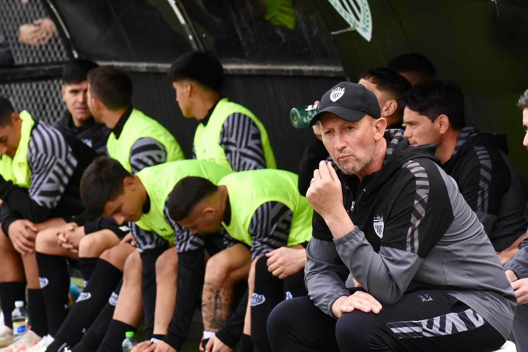 Gabriel Nasta no seguirá como entrenador de Cipolletti. (Foto: Matías Subat)