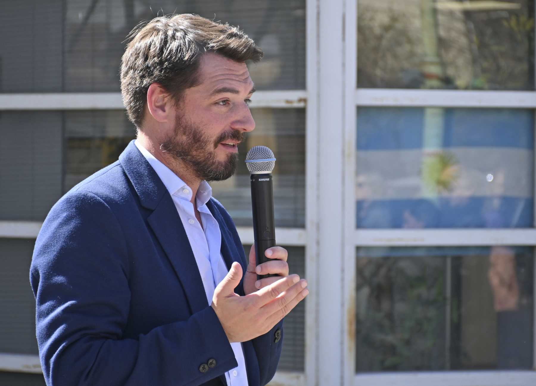 Buteler anunció descuentos para los municipales de Cipolletti. Foto Florencia Salto.