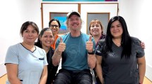 Imagen de Facundo Arana visitó el hospital de San Martín de los Andes y sorprendió al personal de salud