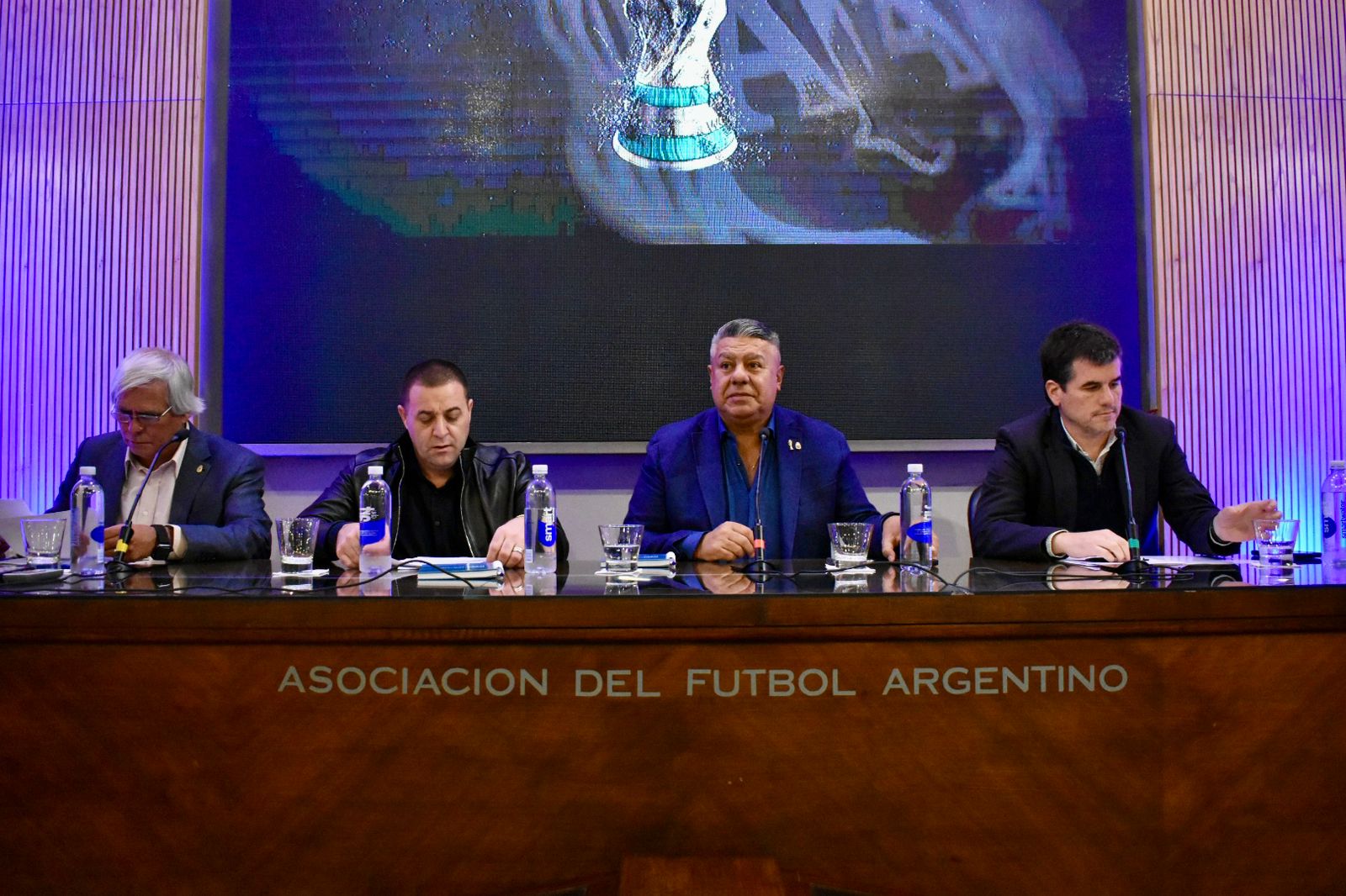  La AFA cuenta con el respaldo de FIFA ante la presión del Gobierno por las Sociedades Anónimas Deportivas.