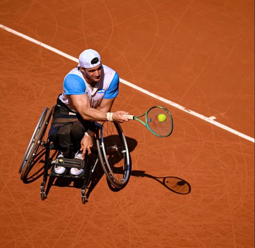 Gusti Fernández venció al británico Gordon Reid y avanzó a las semifinales en los Paralímpicos.