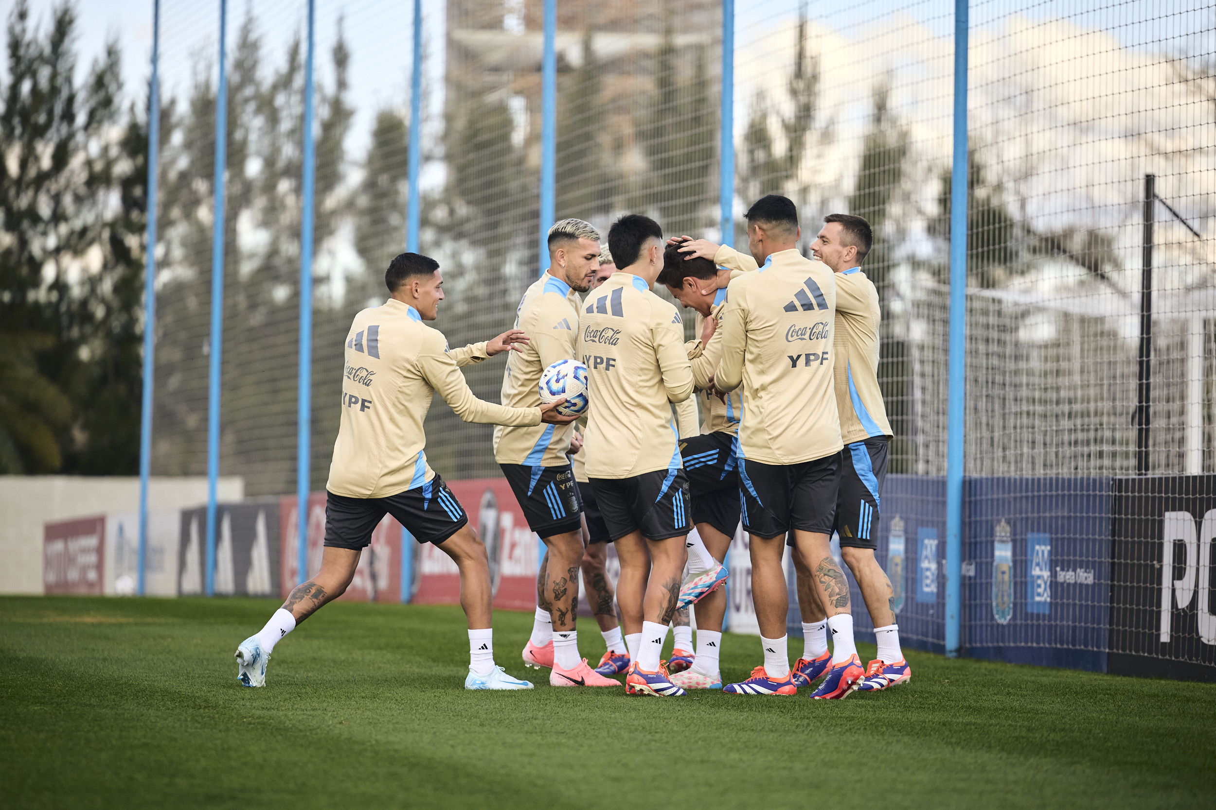 El plantel argentino hizo el último entrenamiento en Ezeiza antes de medirse con Chile. 