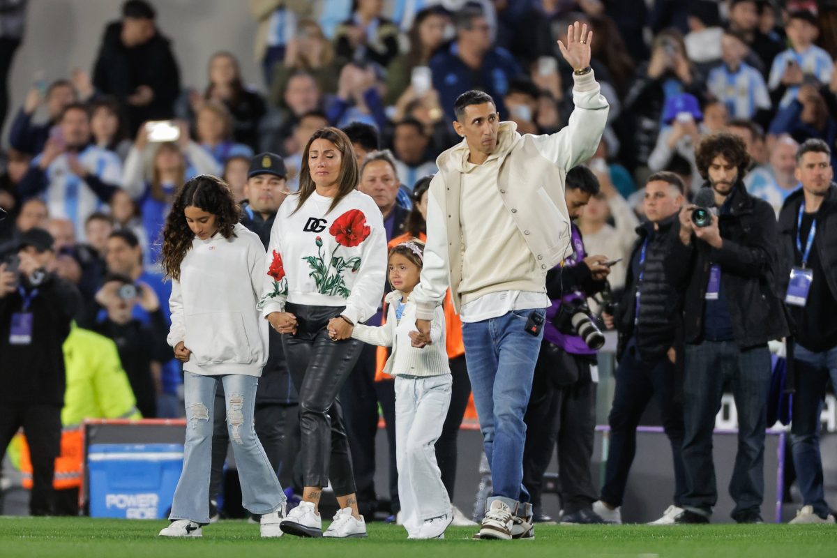 Di María emocionado junto a su familia.