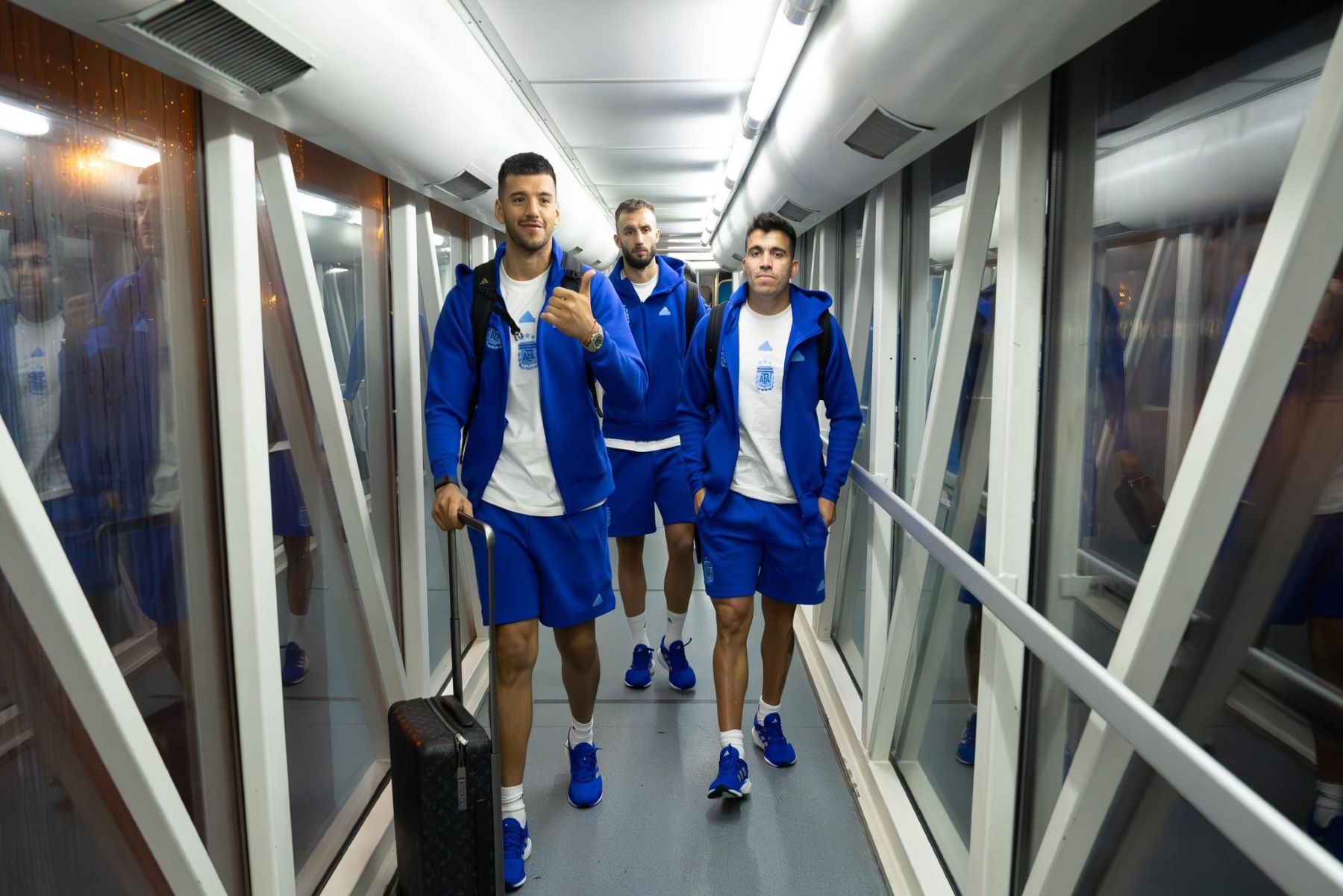 El Huevo Acuña tiene chances de ser titular ante Colombia. Rulli y Pezzella, al banco. (@argentina)