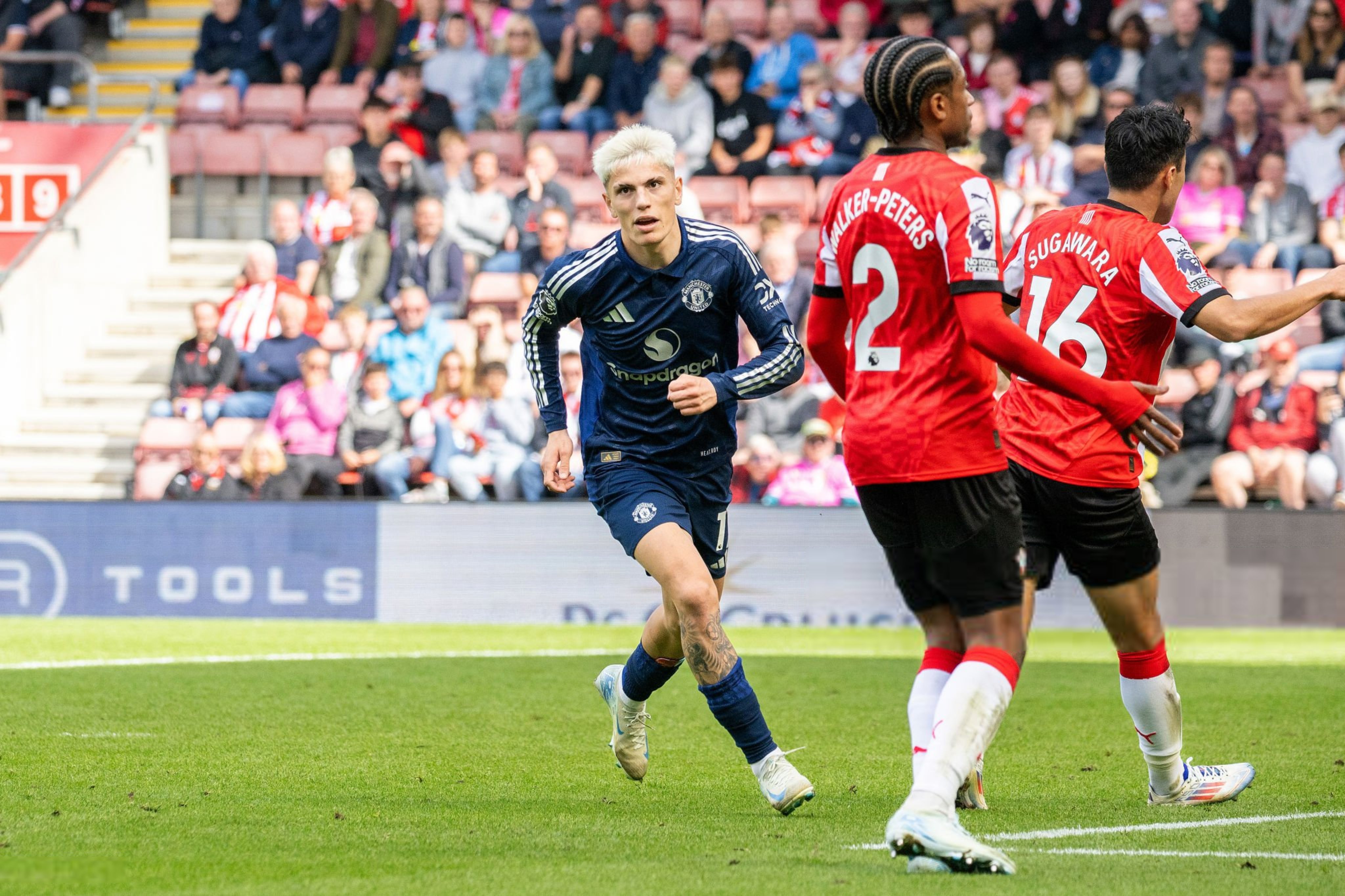 Manchester United goleó a Southampton con un gol de Garnacho.