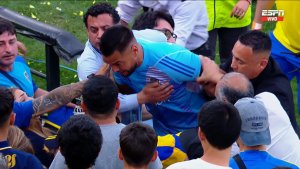 Final caliente en la Bombonera: Chiquito Romero se peleó con un hincha tras perder el Superclásico