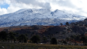 Volcán Copahue, entre Neuquén y Chile: ¿Hay riesgo de una explosión freática?