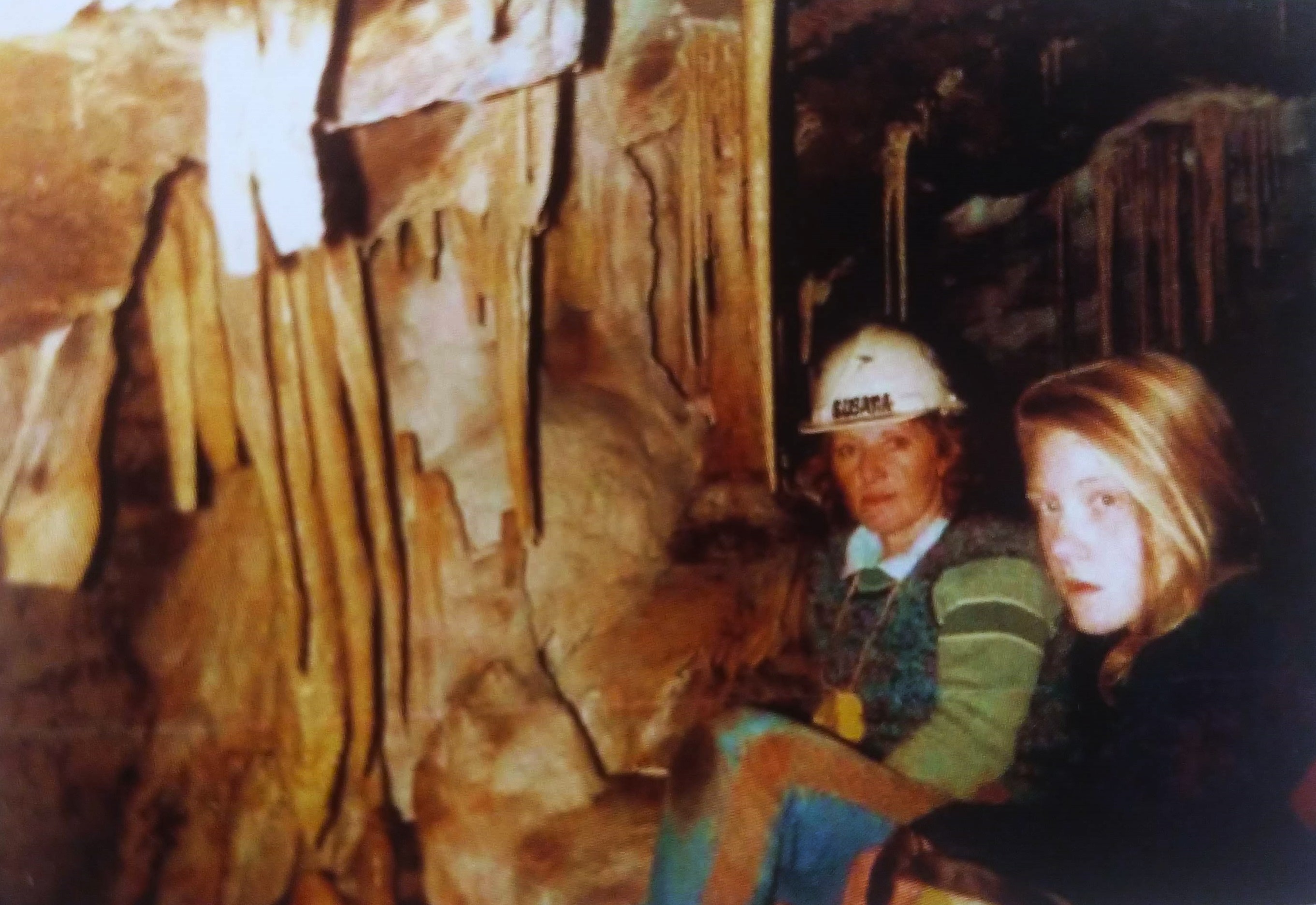 Recuerdo de una de las tantas recorridas por las cuevas neuquinas, con el objetivo de ayudar a preservarlas.