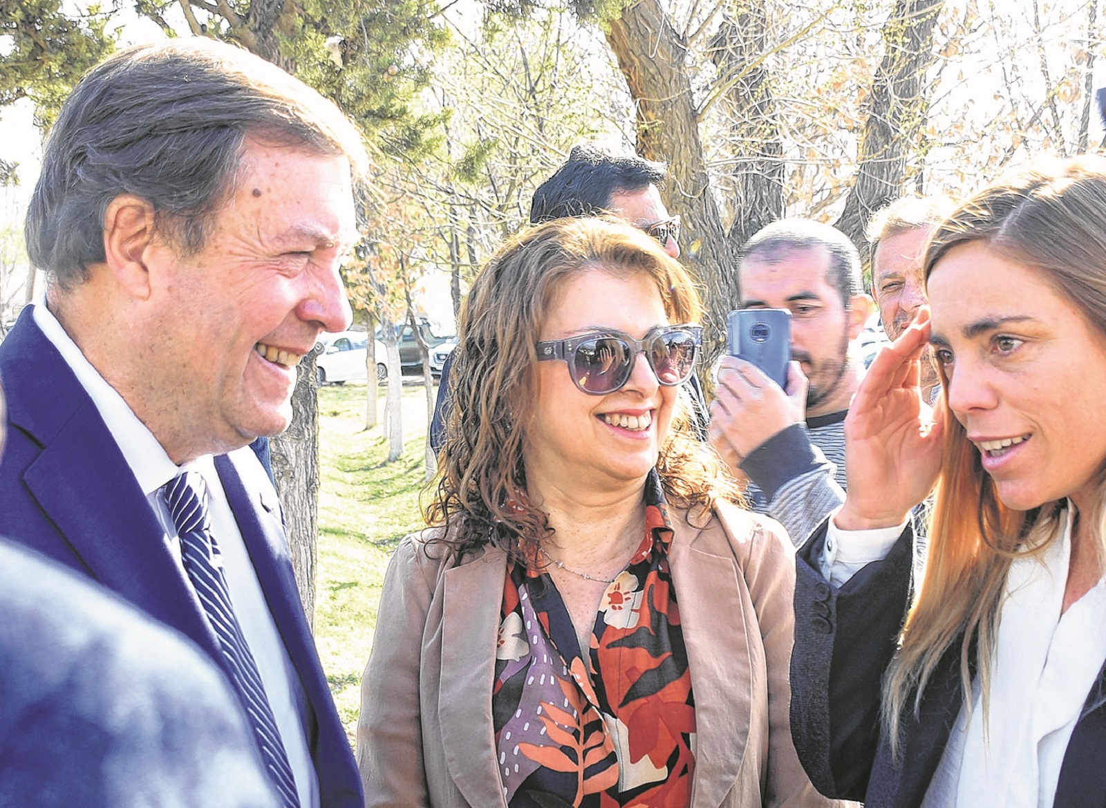 El domingo, en el acto por el aniversario de Roca, la ministra Senesi se mostró distendida junto a Weretilneck. Días más tarde, presentó su renuncia. Foto: Juan Thomes