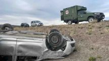 Imagen de Accidente sobre Ruta 40: una familia de Allen fue rescatada por equipo del Ejército Argentino que pasaba por ahí