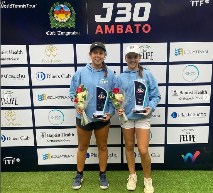 La neuquina Arabarco junto su compañera Luciana Luna, ganaron en dobles juniors.