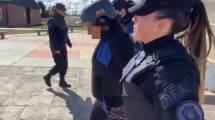 Imagen de Detuvieron a dos mujeres mapuches, a días del juicio por la usurpación en Villa Mascardi