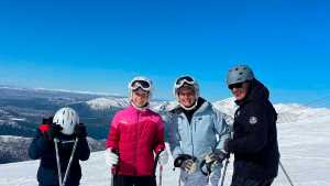 Un accidente de su marido en el cerro Catedral la empujó «Cuesta abajo»