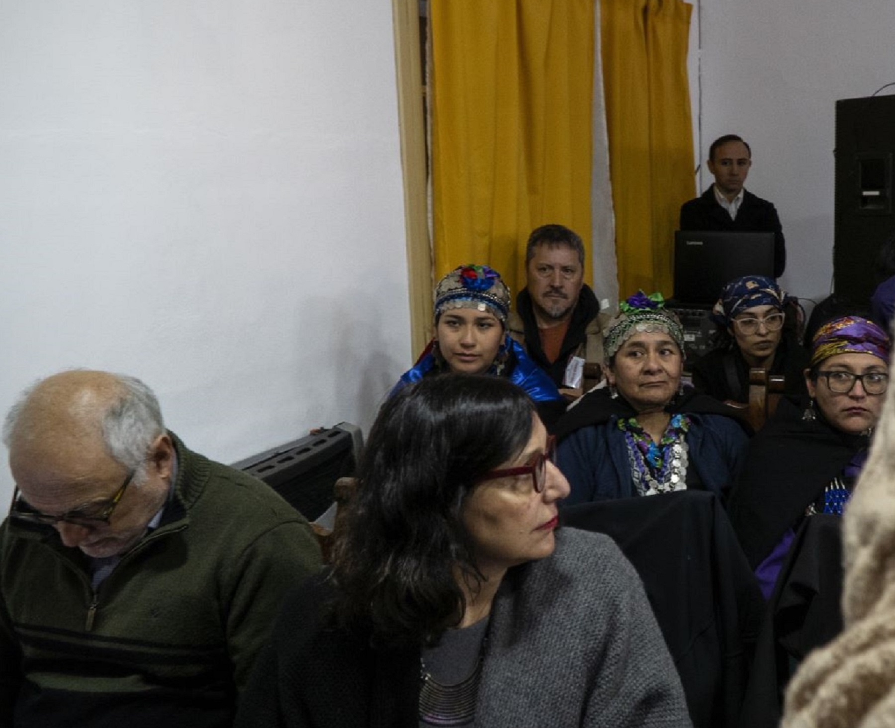 El juicio por usurpación en Villa Mascardi tiene a integrantes de la lof mapuche Lafken Winkul Mapu como imputados. Foto: Marcelo Martinez