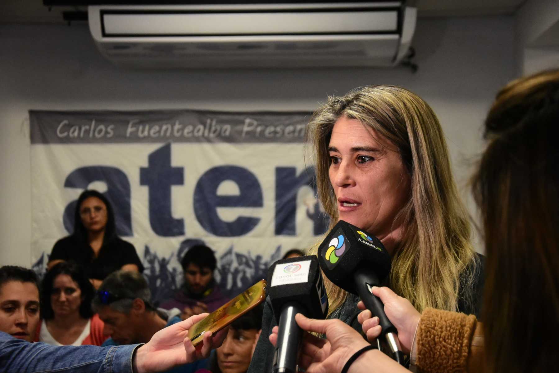 La mujer apuntó contra la defensa por culpabilizar a su marido. Foto: Cecilia Maletti.