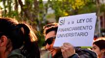 Imagen de Festival de la Universidad del Comahue en defensa de la educación pública, en el centro de Neuquén