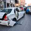 Imagen de Choque múltiple en el centro de Neuquén: impactó contra tres autos y se escapó