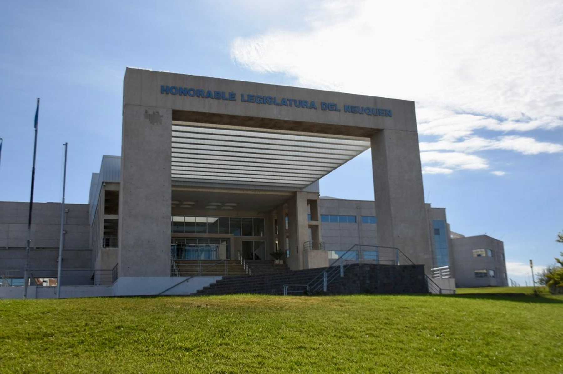 Suspendieron las actividades en la Legislatura de Neuquén por el viento. Foto: Archivo Matías Subat. 