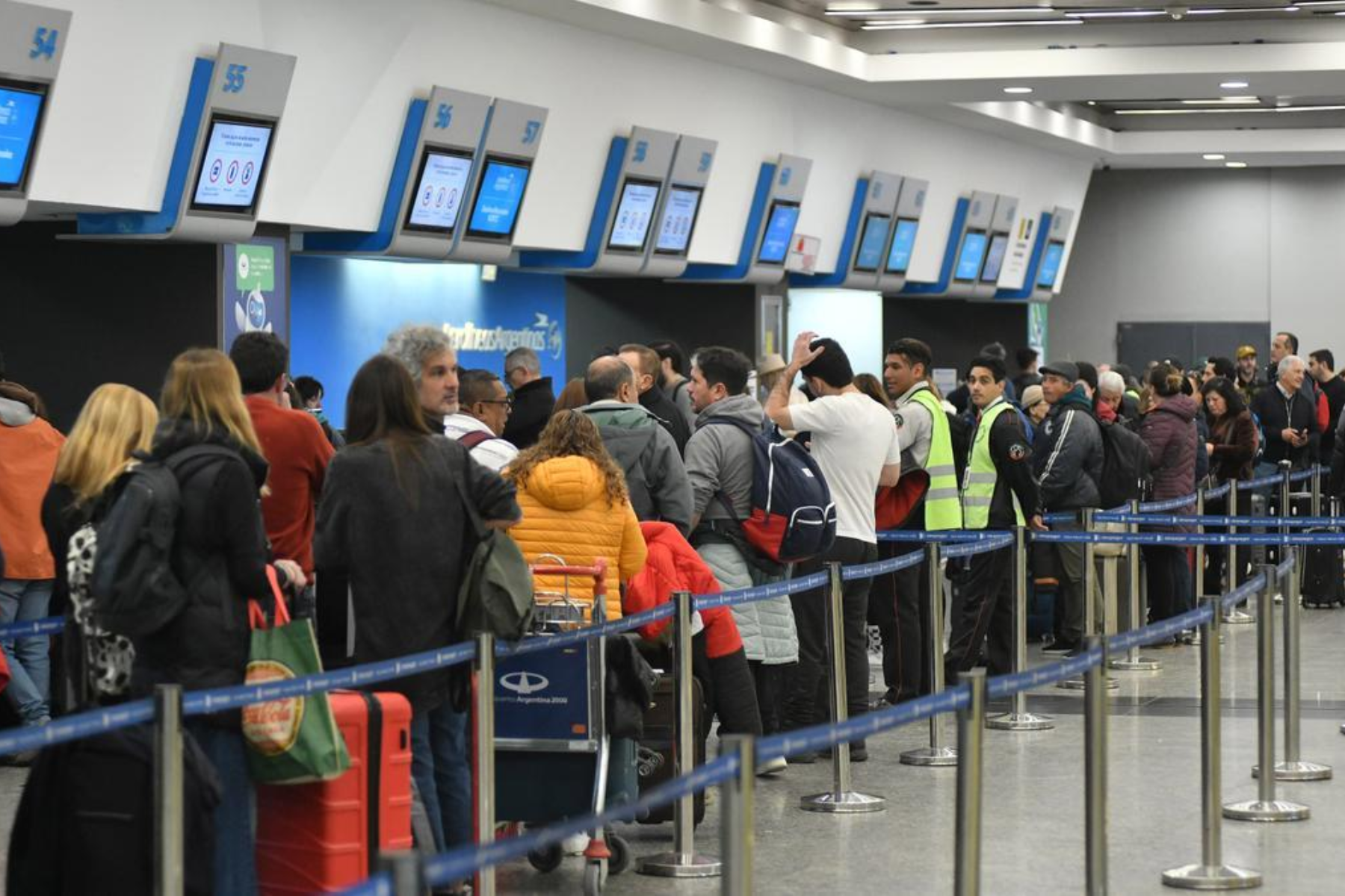 Los derechos de los pasajeros ante la cancelación de vuelos varían según las circunstancias del vuelo y la aerolínea.