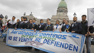 Aerolíneas Argentinas: gremios marcharon al Congreso contra la privatización que busca Javier Milei