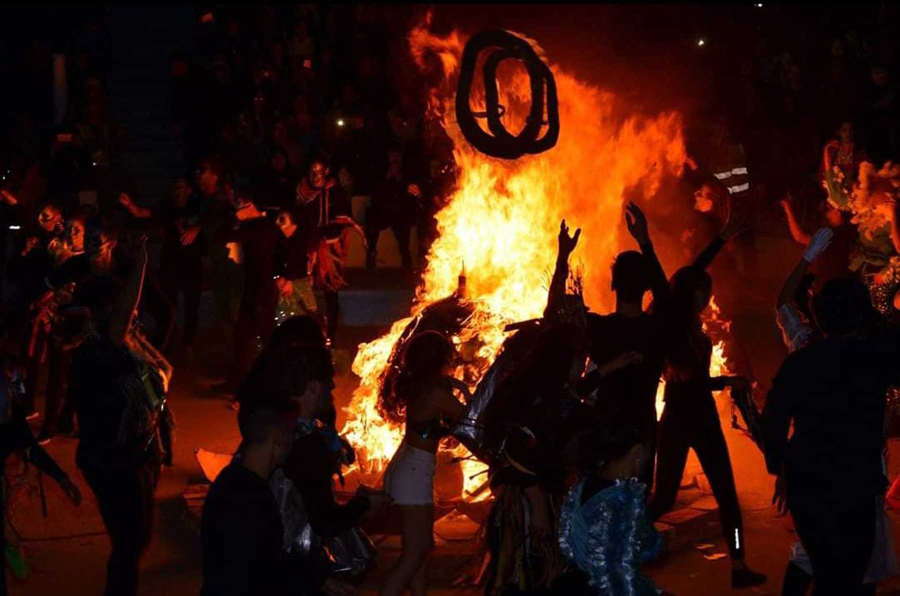 El fuego es la excusa para encontrarse en comunidad cada año. Foto: gentileza fogoneros. 