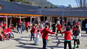 Sin techo, ni respuestas: 900 estudiantes de Artes esperan su edificio en San Martín de los Andes