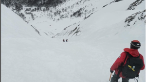 Quién es el primer rescatado de la avalancha de Bariloche: había dejado el hospital por decisión propia