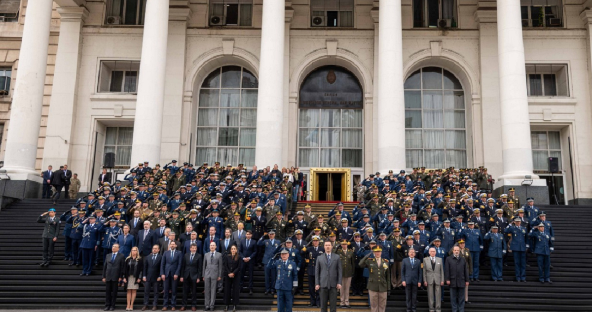 Petri y las Fuerzas Armadas. Foto:https://www.argentina.gob.ar/