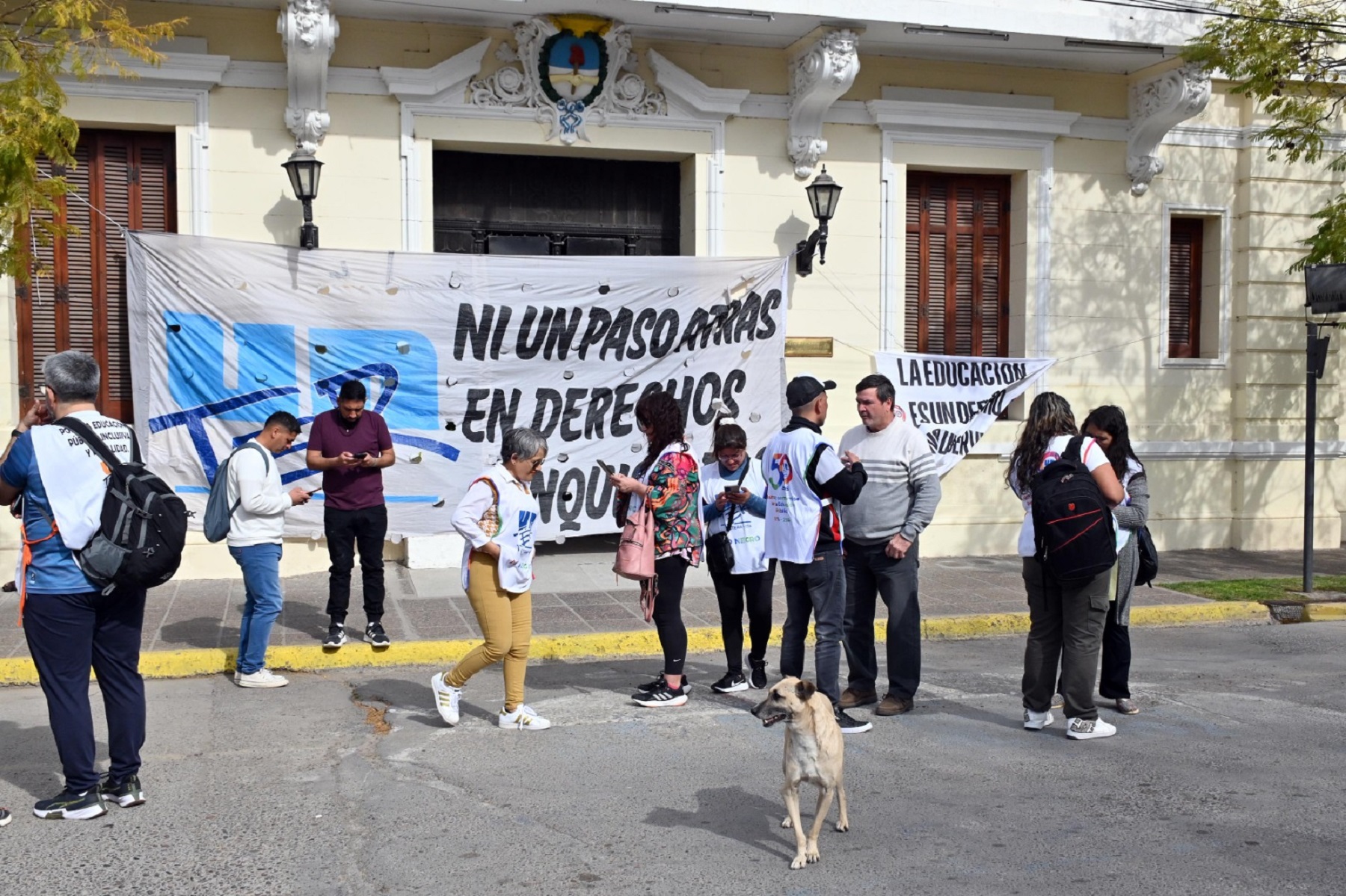 Una delegación de Unter volvió a pedir una reunión "urgente" con el gobernador Weretilneck. Fotos: Marcelo Ochoa.